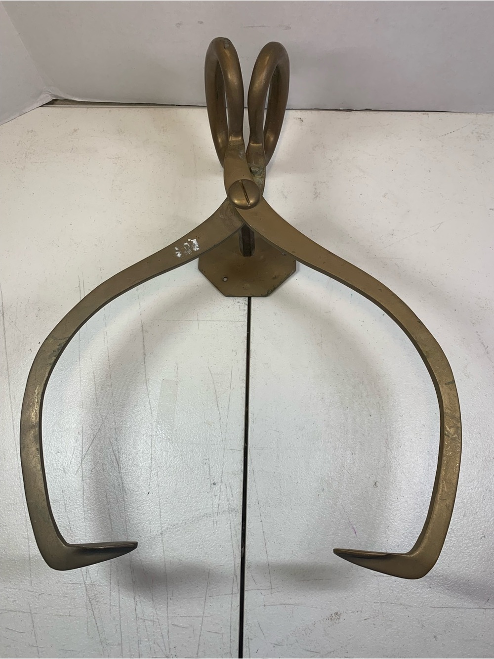 Vintage Brass Ice Block Wall Mount Holder Decorative Piece.         3457